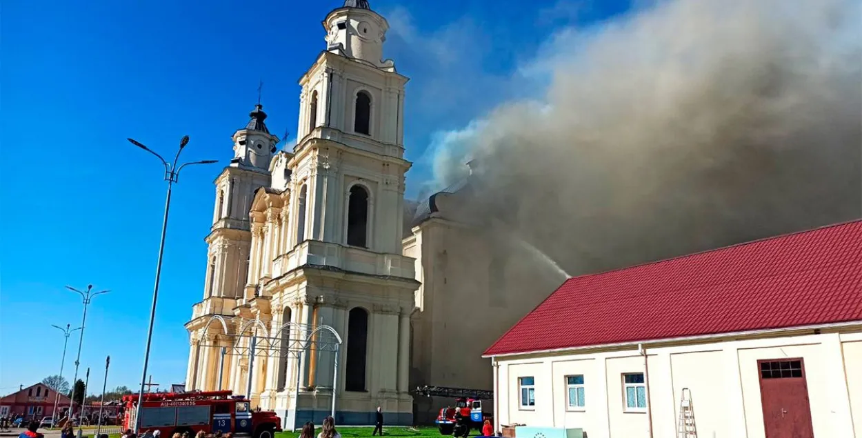 Па факце пажару ў касцёле ў Будславе распачалі крымінальную справу