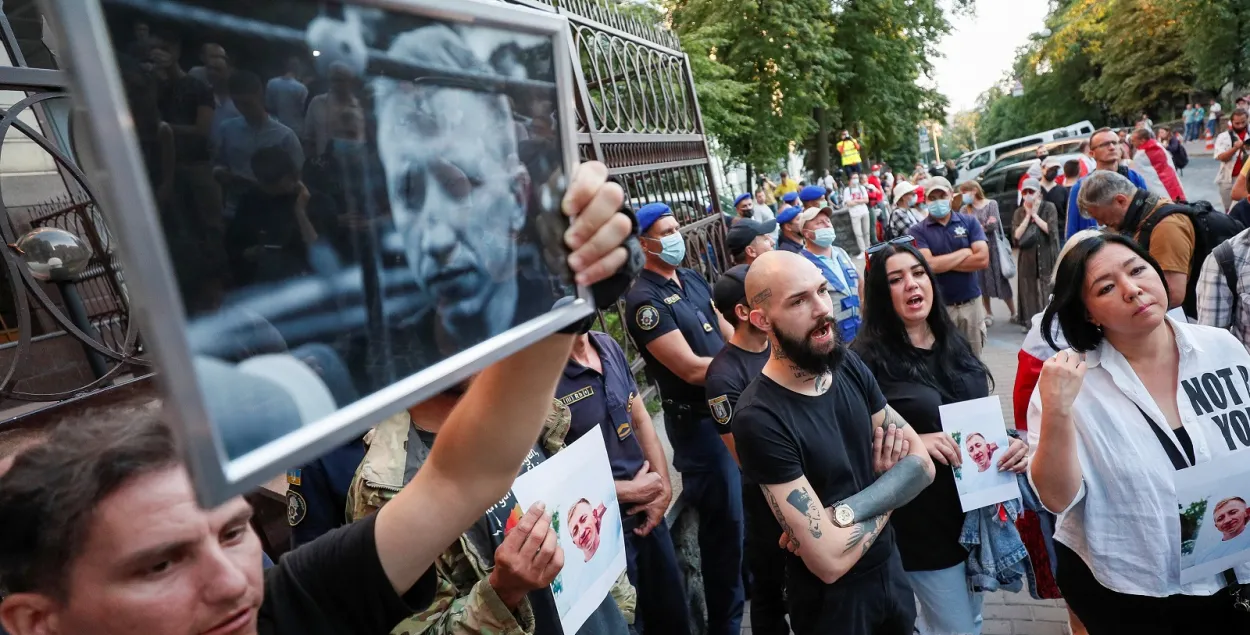 Во время акции памяти Виталия Шишова в Киеве, 3 августа 2021 года / Reuters​