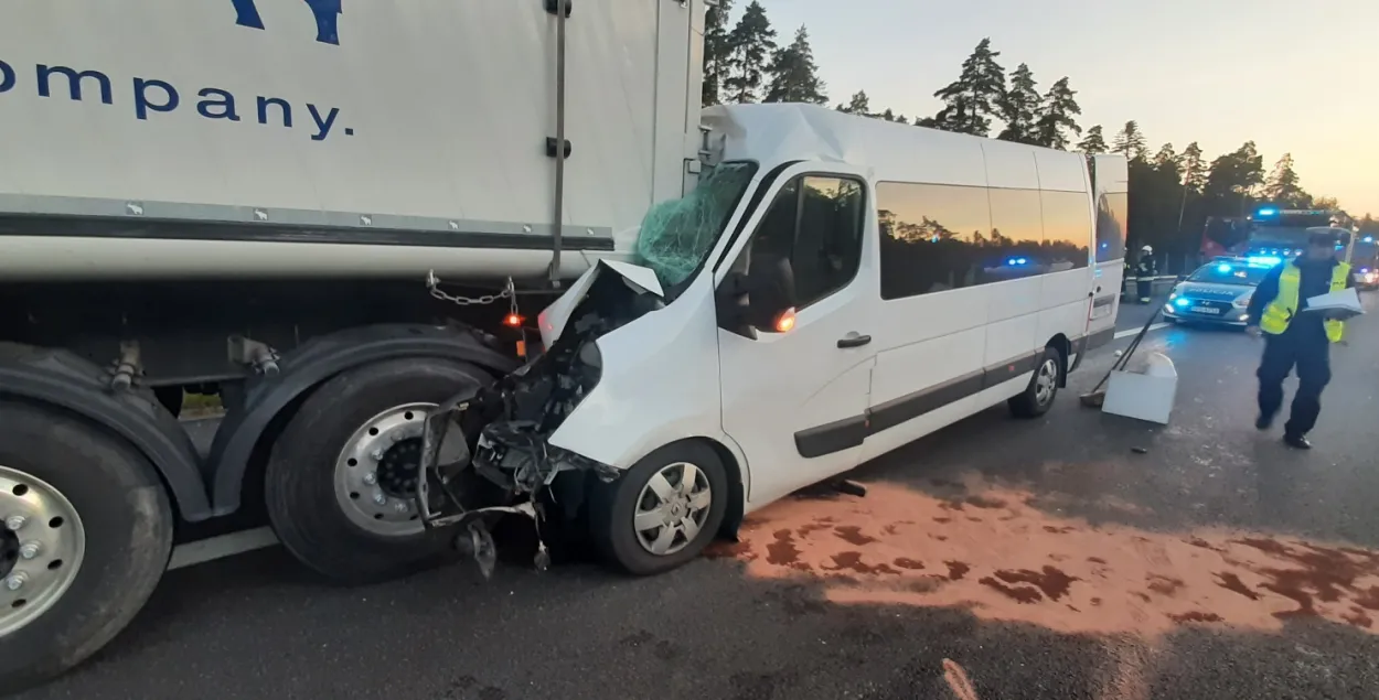 У Польшчы мікрааўтобус з беларусамі трапіў пад фуру, ёсць пацярпелыя