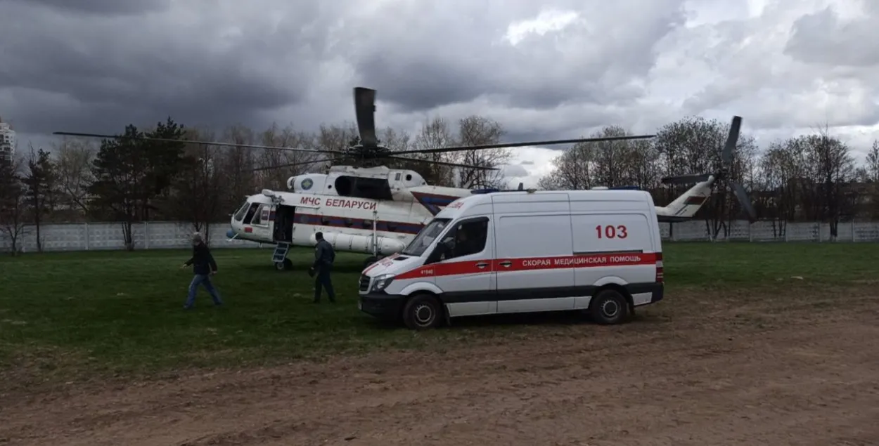 Верталёт МНС даставіў у Мінск падлетка, які атрымаў электратраўму пад Мсціславам