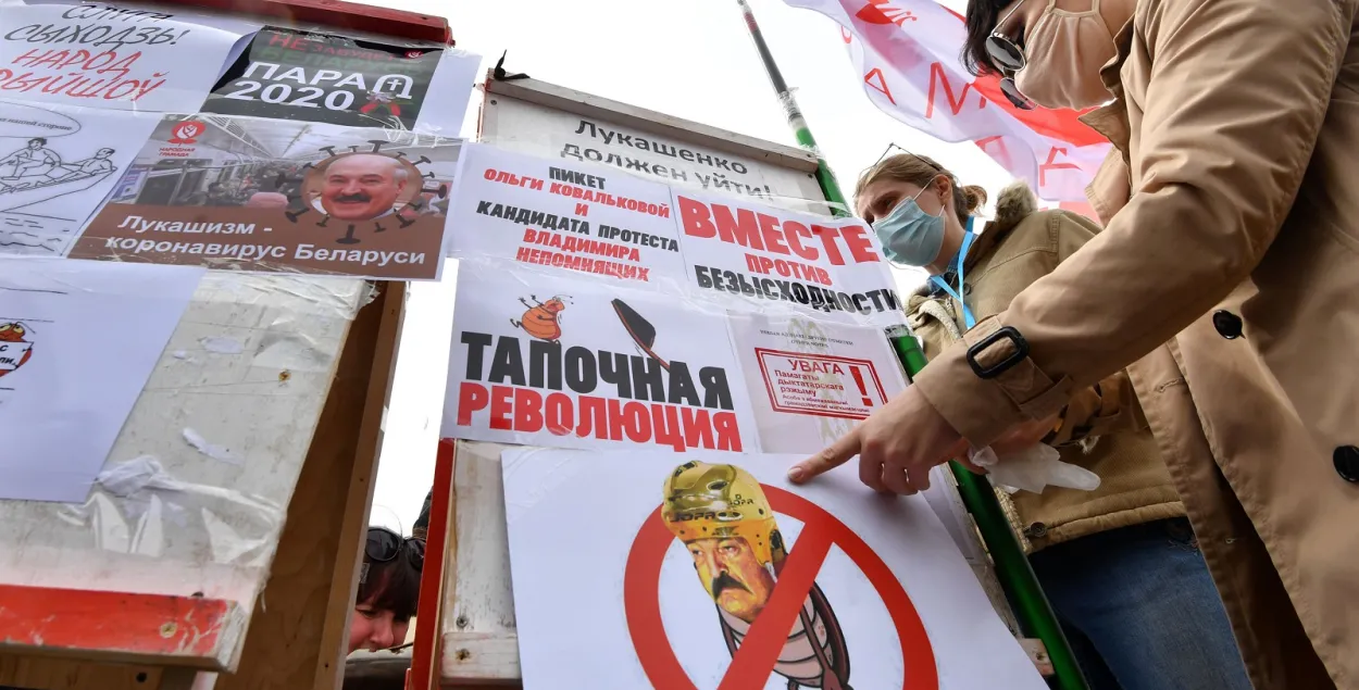 Лукашэнка заявіў, што за яго вылучэнне сабралі подпісаў "пад 200 тысяч"