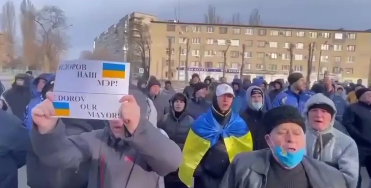 В Мелитополе похитили мэра, жители города вышли на митинг