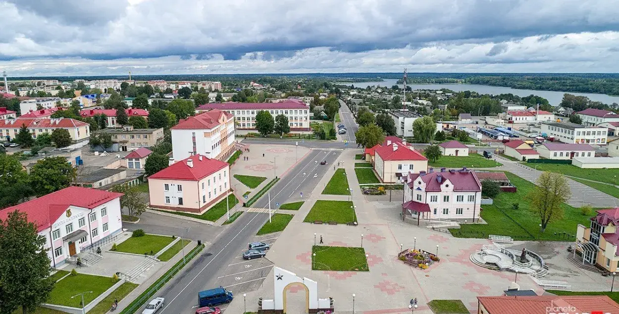 В Сенно всё плохо: закрытые предприятия и зарплаты по триста (рублей)