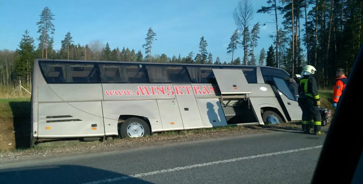 У Латвіі ў аварыю трапіў беларускі аўтобус, ёсць пацярпелыя (фота)