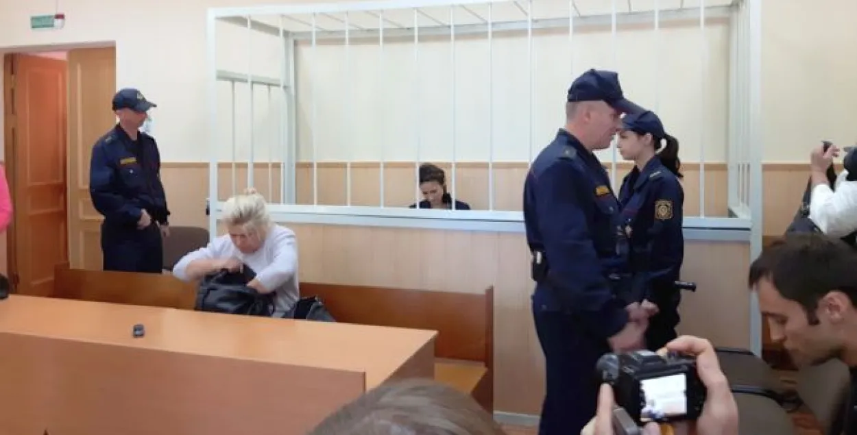 У Віцебску пачаўся суд па справе аб смерці дзіцяці пасля хатніх родаў (фота)