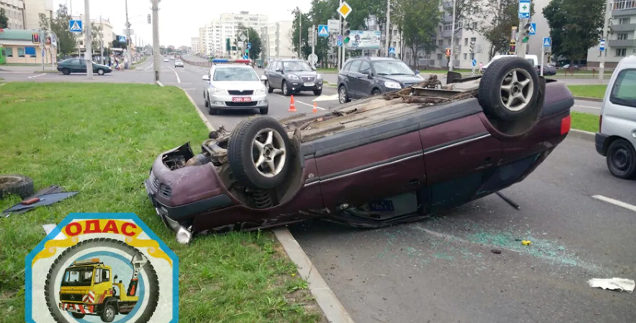 Фотафакт: каля МКАД перакулілася Audi, кіроўца сур'ёзна не пацярпеў