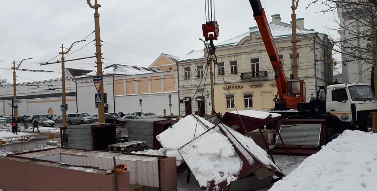 У Гродне знеслі знакамітую грамадскую прыбіральню-"метро" (фота)