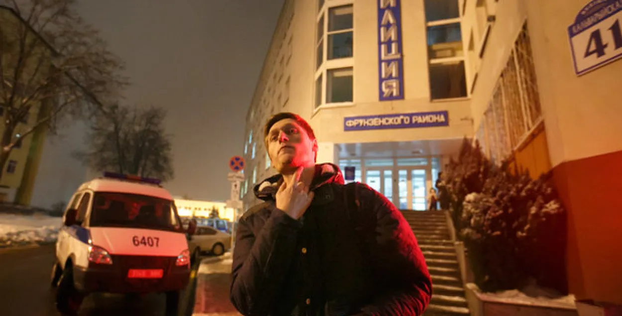 Міліцыя праводзіць праверку па факце збіцця ў судзе актывістаў і журналіста