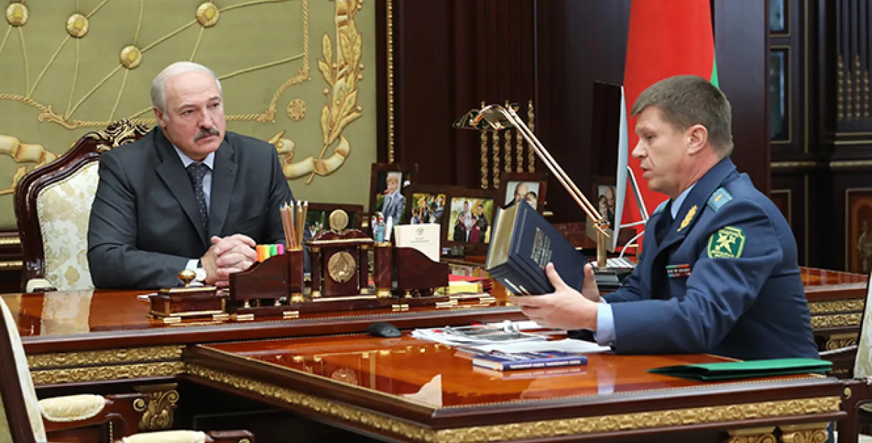 Лукашэнка сказаў, што пра працу мытні яму “дакладваюць неверагодныя лічбы”