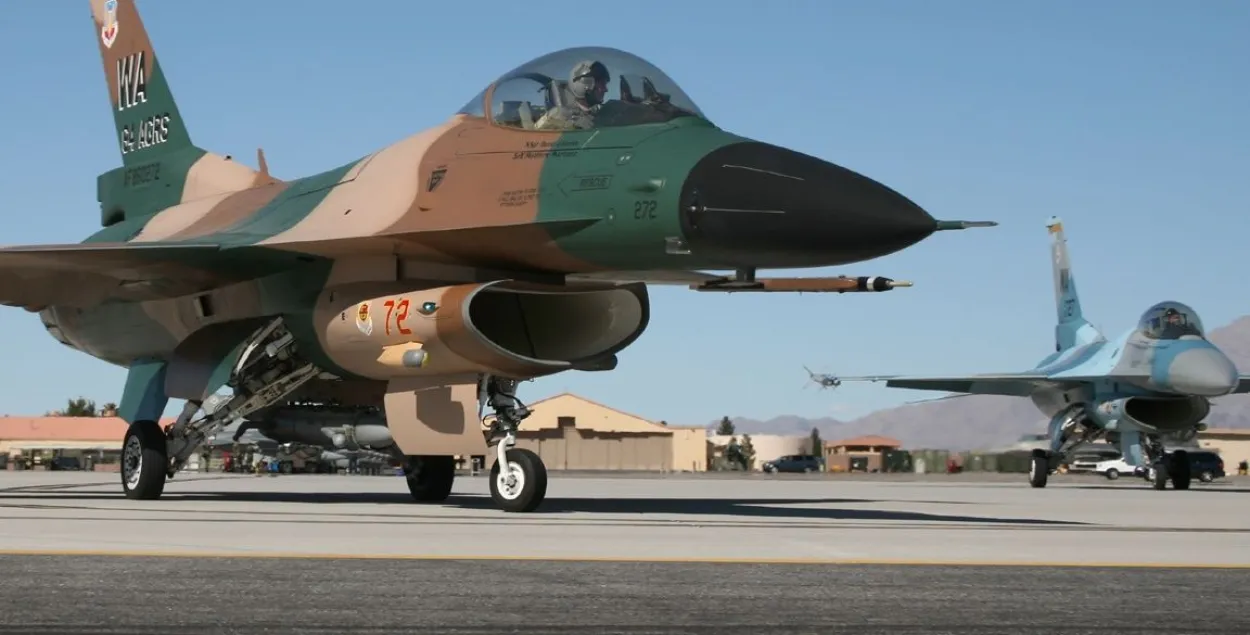 Знішчальнікі F-16 /&nbsp;pinterest.com
