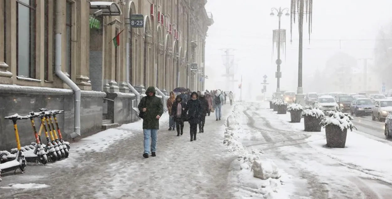 Снег у Мінску, 28 сакавіка / БЕЛТА
