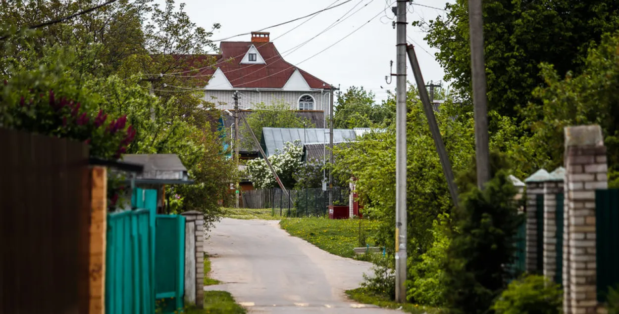 “Па вуліцах хадзіць не баюся”: як жыве цыганская Чапаеўка, дзе скралі міліцыянта