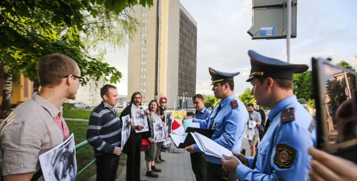 Удзельнікаў акцыі ў падтрымку Змітра Паліенкі аштрафавалі 