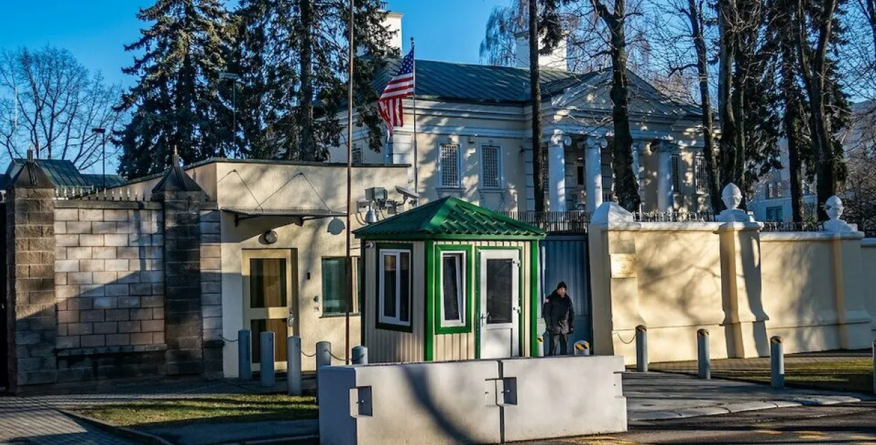 "НН": МЗС прымушае амерыканцаў скараціць колькасць штату пры амбасадзе