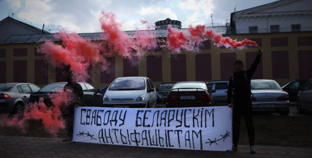 Каля турмы ў цэнтры Мінску прайшла акцыя ў падтрымку антыфашыстаў 