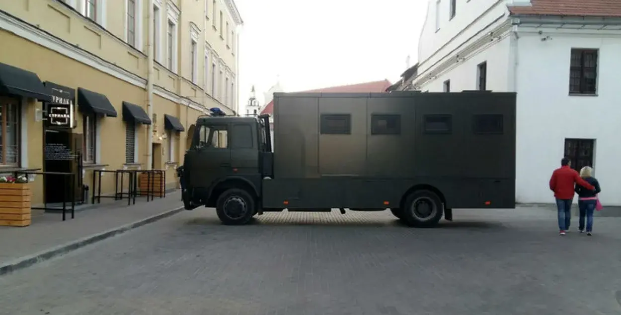 Мінская міліцыя агародзіць месцы навагодніх гулянняў аўтазакамі