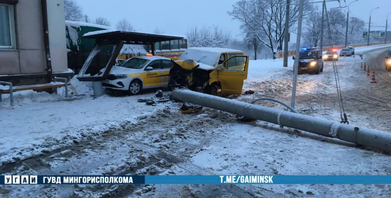 У Мінску аўтамабіль наехаў на пешаходаў на прыпынку