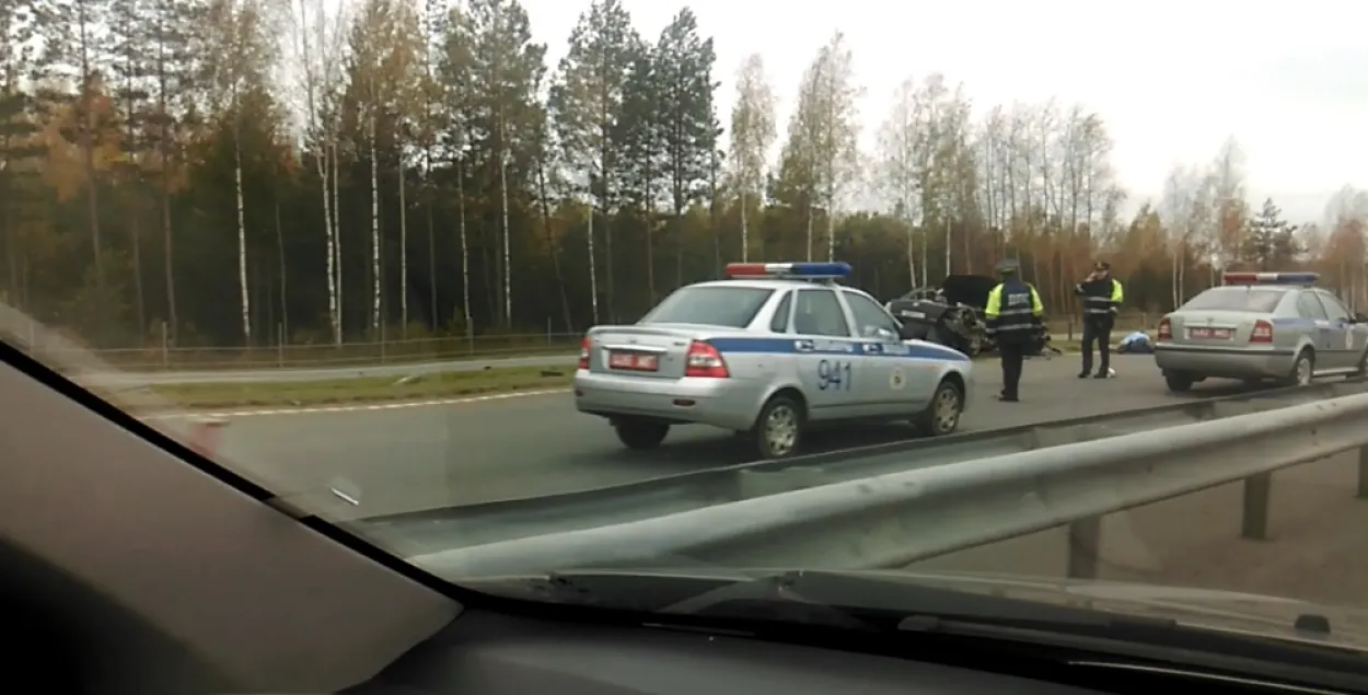 Страшная аварыя на трасе Мінск — Магілёў: "Фольксваген" разарвала на часткі