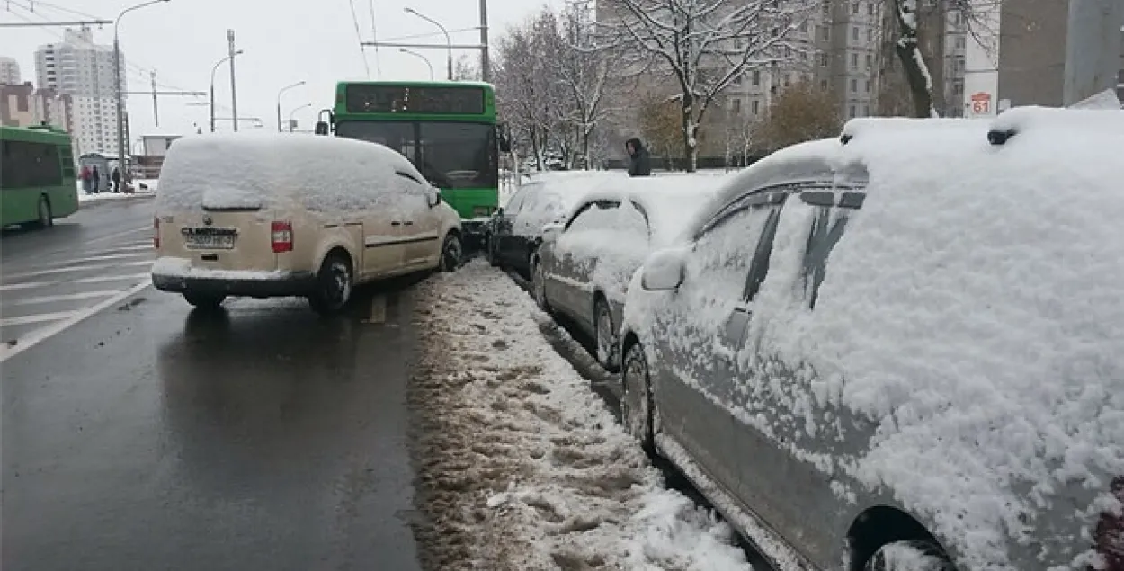 У кіроўцы аўтобуса, які пратараніў 7 машын у Мінску, цяжкая ангіна (фота, відэа)