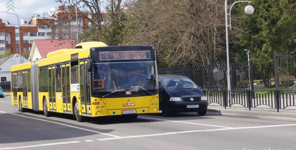 У Пінску ў аварыю трапіў аўтобус з пасажырамі