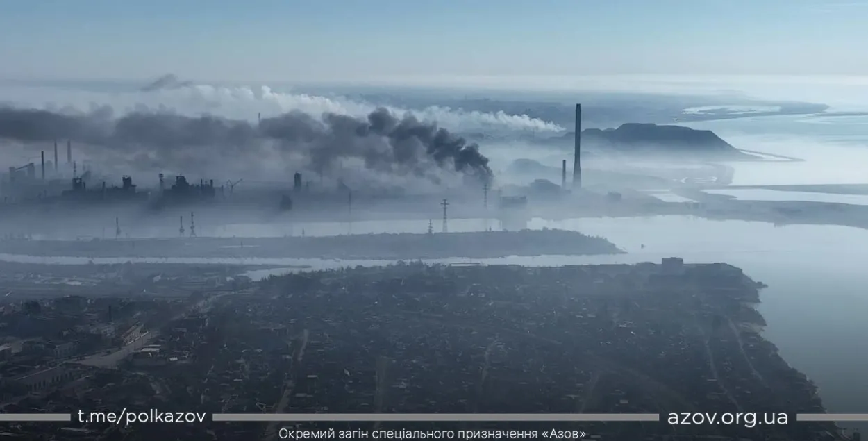 Пасля частковай эвакуацыі цывільных па "Азоўсталі" зноў наносяцца авіяўдары