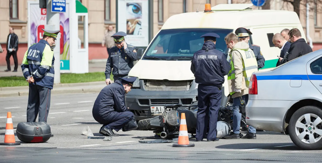 Ці рэдагавалі відэа аварыі з удзелам байкера і афіцэра ДАІ?