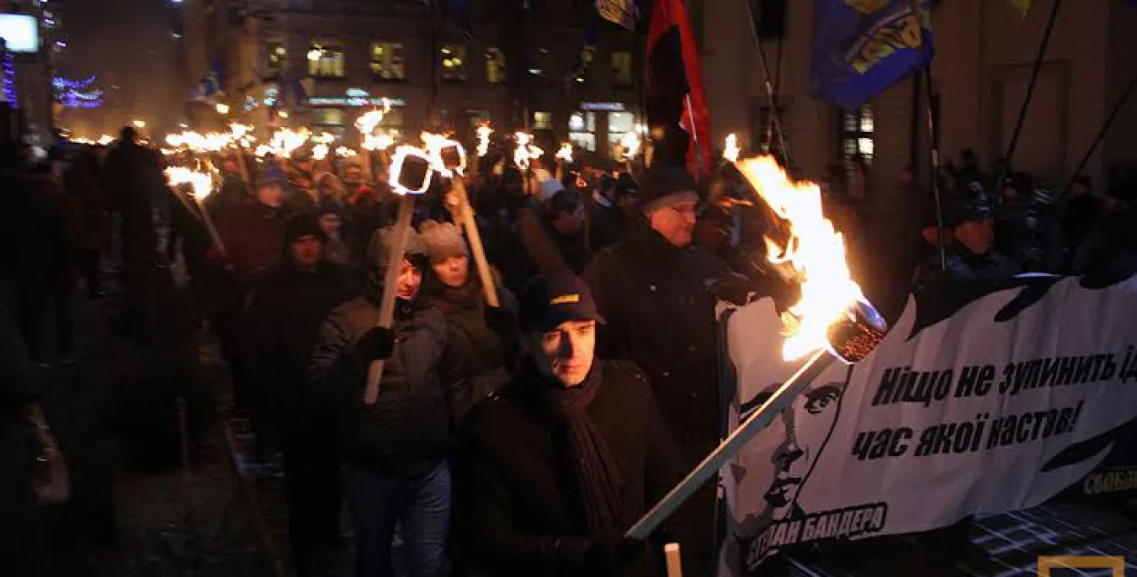 У Львове прайшло шэсце з паходнямі ў гонар Бандэры (фота)