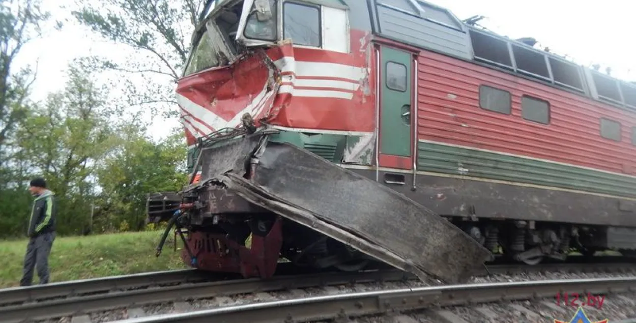 Кіроўца грузавіка з буракамі, які трапіў пад цягнік, ехаў на чырвонае святло