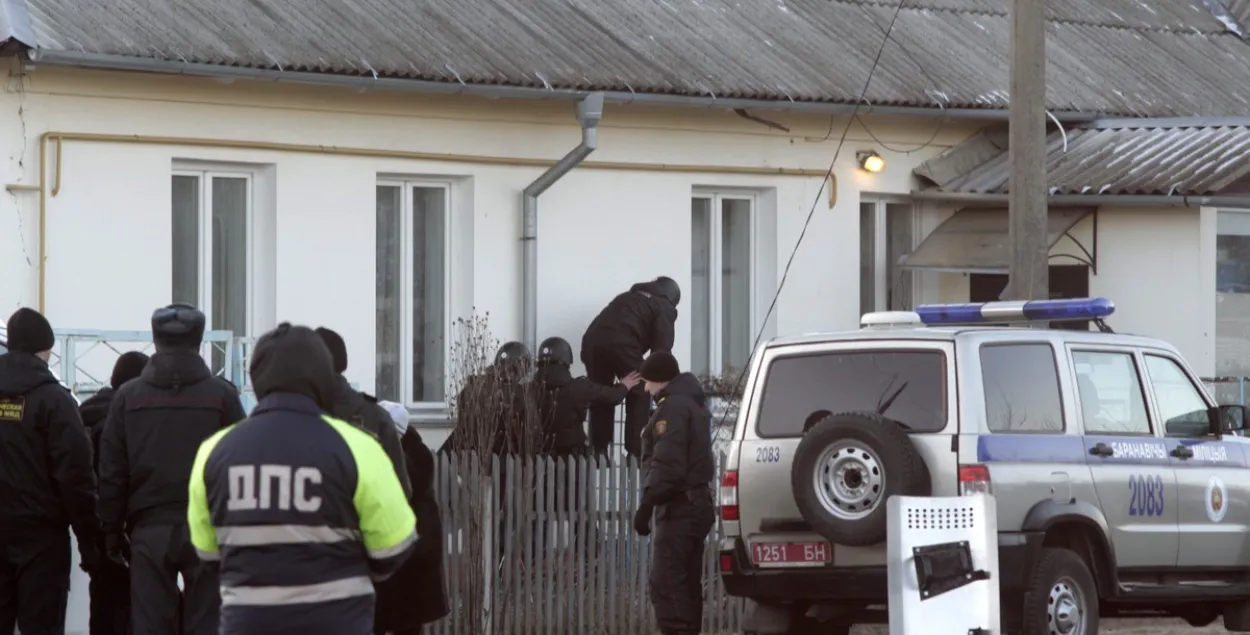 У Баранавічах 11 чалавек эвакуявалі праз неадэкватнага мужчыну