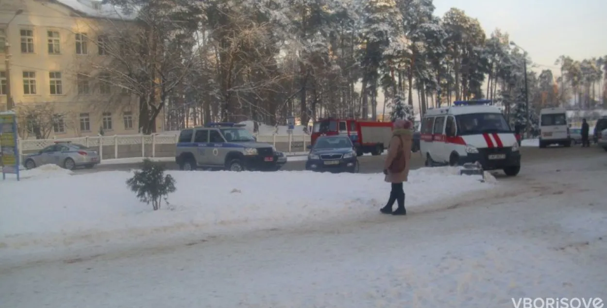 У Барысаве другі раз за паўгода "замініравалі" школу (фота)