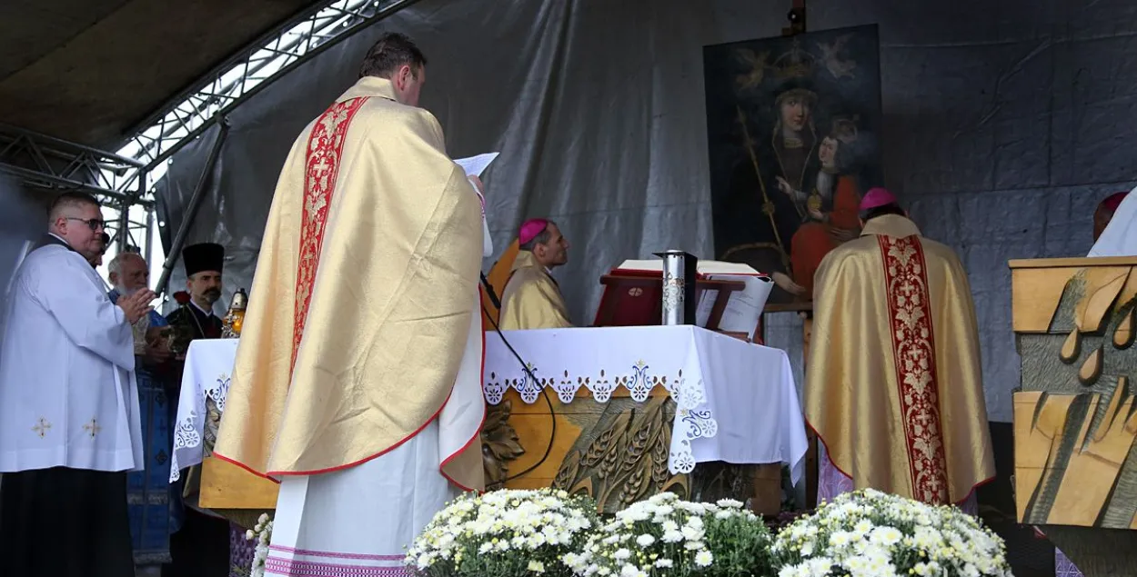 Архиепископ Юзеф Станевский посвятил Беларусь Белыничской Богоматери / catholic.by