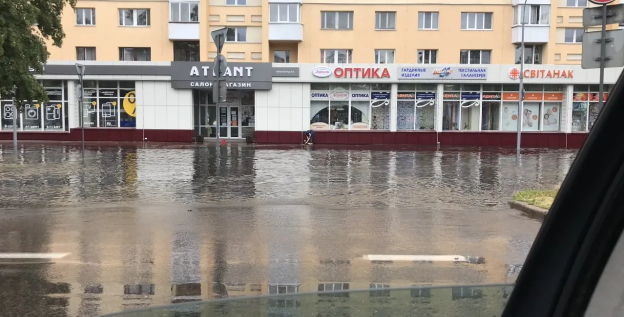 Моцная залева затапіла Брэст (фота, відэа)