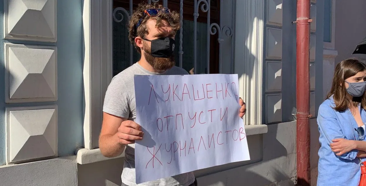 Пикет у посольства Беларуси в Москве в поддержку журналистов &quot;Дождя&quot; /&nbsp;tvrain.ru