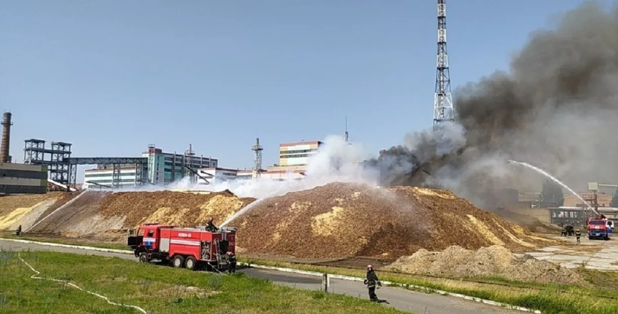 На Светлагорскім цэлюлозна-кардонным камбінаце быў пажар