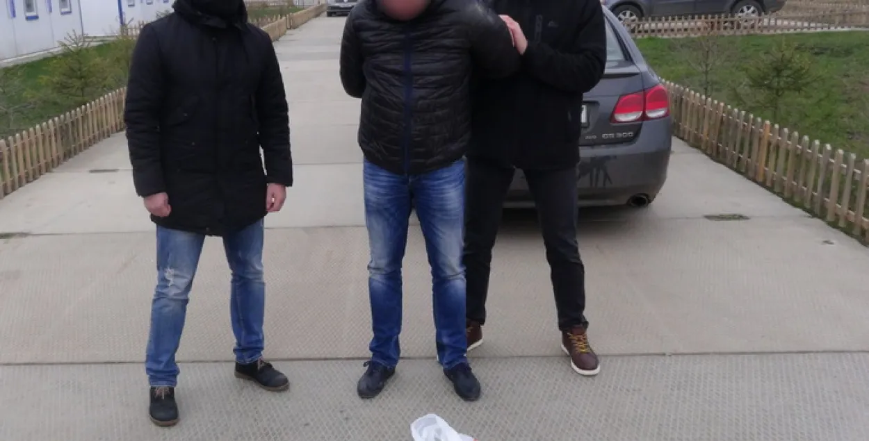 Пад Смалявічамі затрымалі мінчука, які абяцаў перадаць хабары сілавікам (відэа)