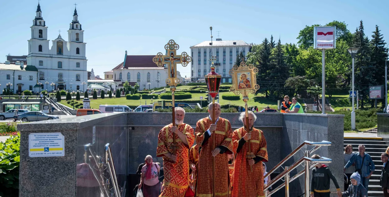 "Каб гэтага не паўтарылася": хрэсны ход у Мінску ў памяць пра трагедыю на Нямізе