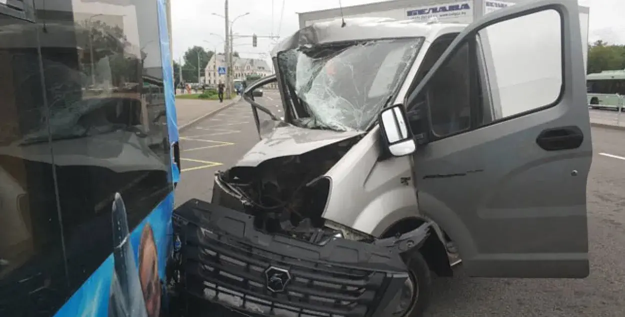 Пры аварыі з удзелам тралейбуса ў Мінску пацярпела 12-гадовая дзяўчынка