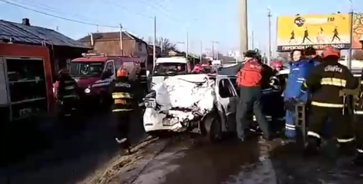 У Гомелі тралейбус урэзаўся ў таксоўку