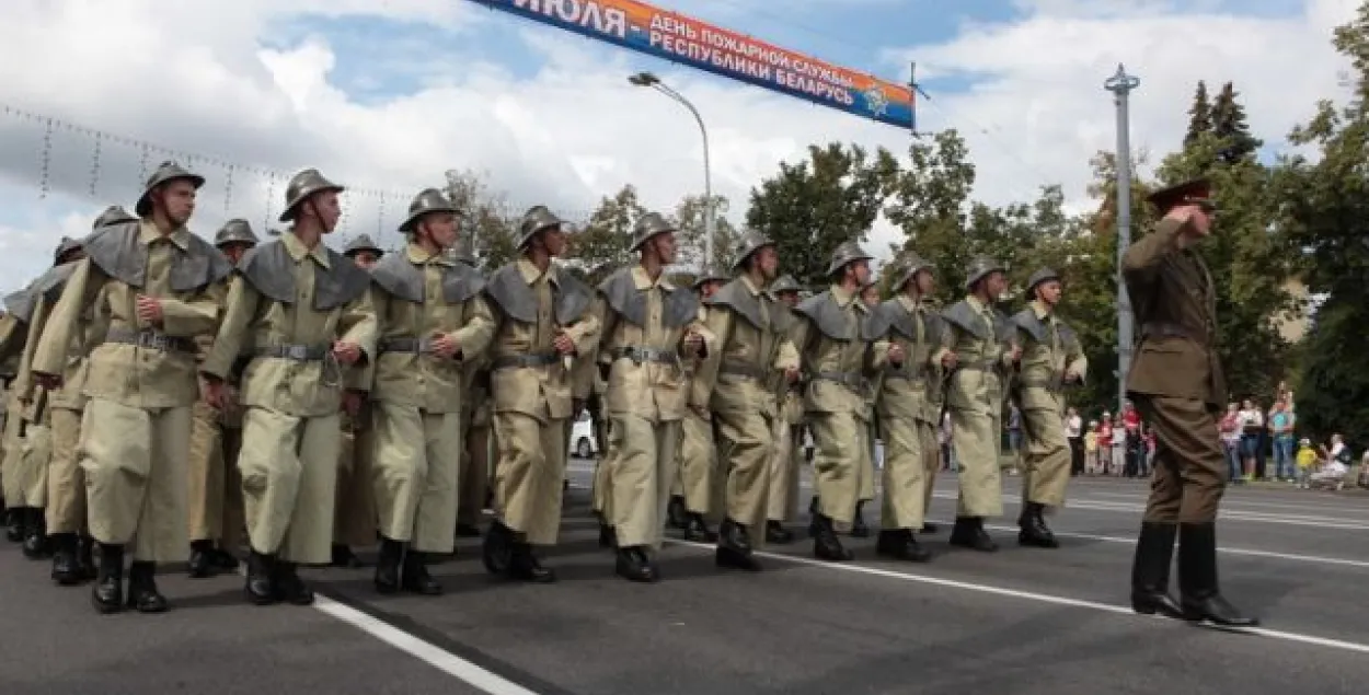 У Мінску адбыўся парад пажарнай тэхнікі (фота, відэа)