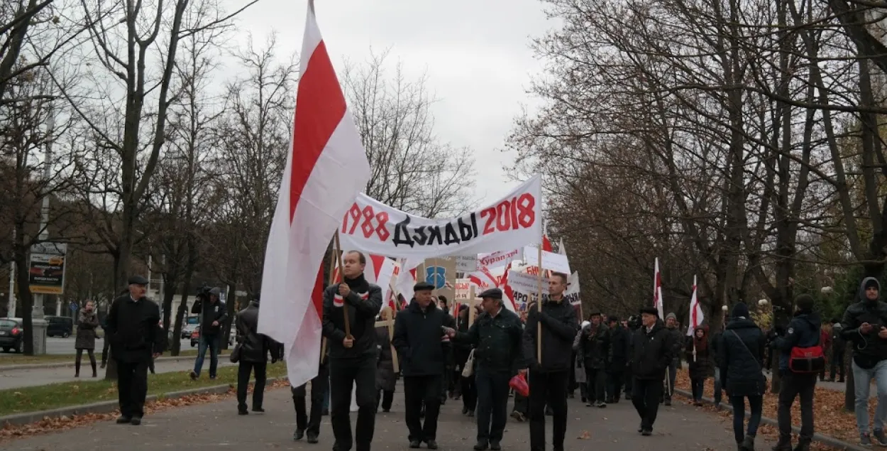 Дзяды: у шэсці ў Курапаты паўдзельнічалі каля 200 чалавек (фота)