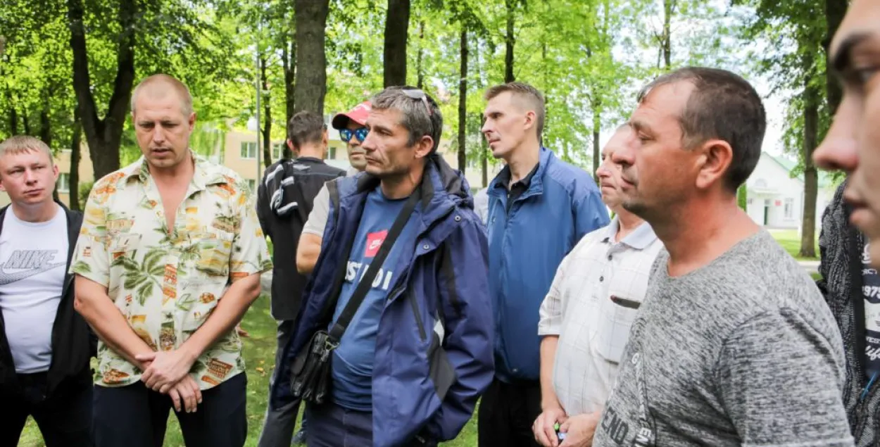 Рабочым-расіянам, якія пратэставалі ў Астраўцы, пачалі выплачваць грошы