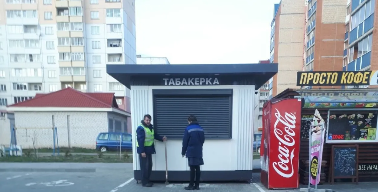 Фото:&nbsp;vk.com/polotsk / &quot;Табакерка&quot; возле магазина​