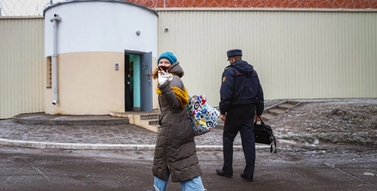 Фатограф "Нашай Нівы" паехала адбываць арышт на Акрэсціна на таксоўцы