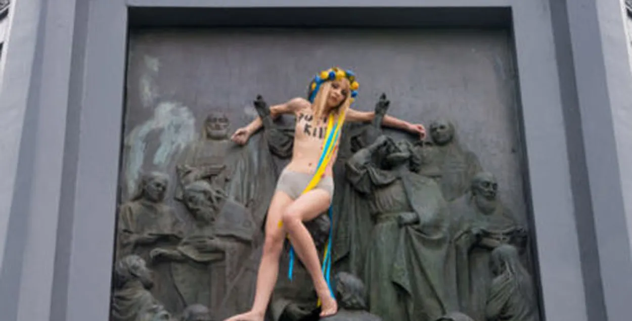 Адвакат: Актывістку Femen пагражалі вывезці ў Беларусь