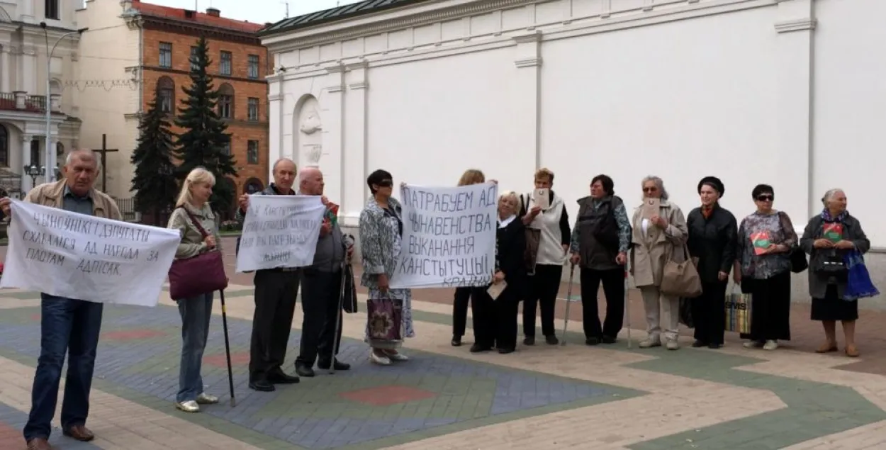 Пенсіянерам, якія выходзяць на пікеты, выстаўляюць штраф у… чатыры пенсіі