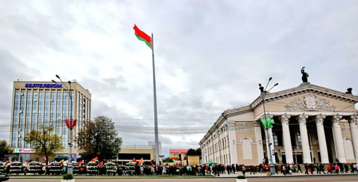 Флагшток, на які выдаткавалі 1,5 мільёна рублёў з гарадскога бюджэту​ /&nbsp;gp.by