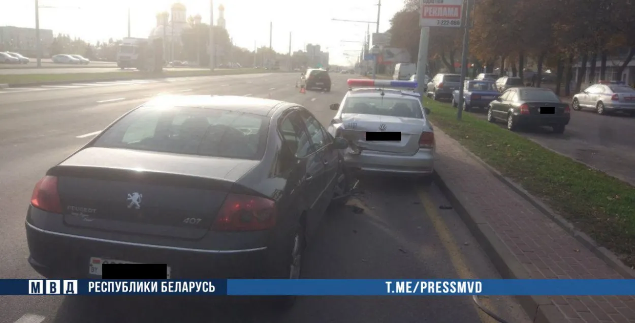 Неудачник недели: в Бресте пьяный водитель врезался в автомобиль ГАИ