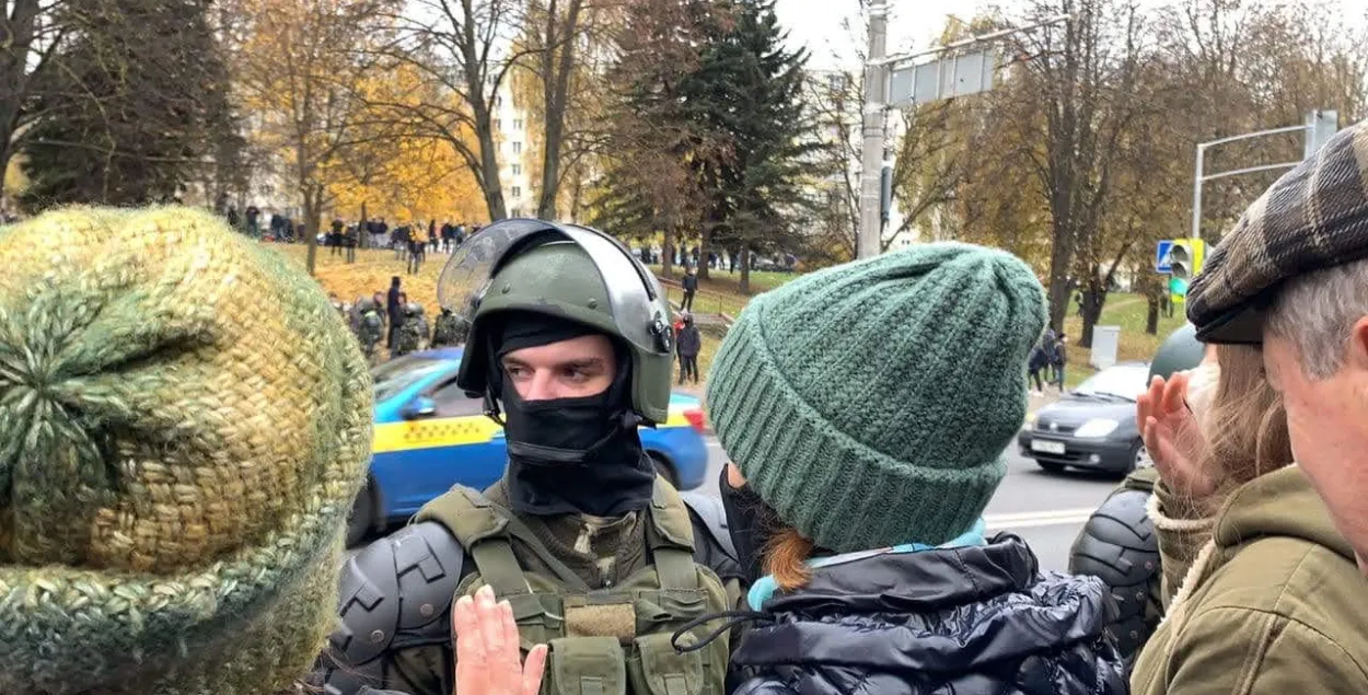 Войску давяраюць больш, але паказчык блізкі да трагічнага