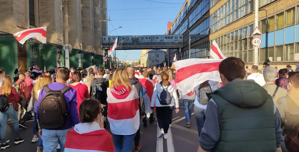 Не БЧБ-флаг объединил большинство: почему падение рейтинга символики не страшно