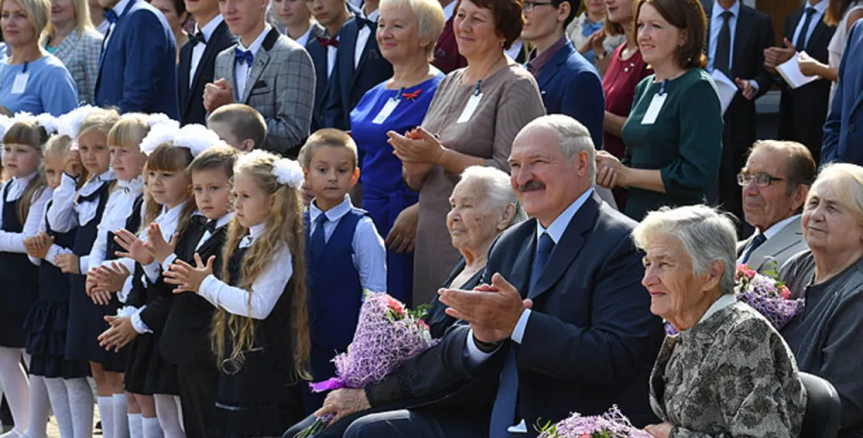 Лукашенко в Александрийской школе / president.gov.by